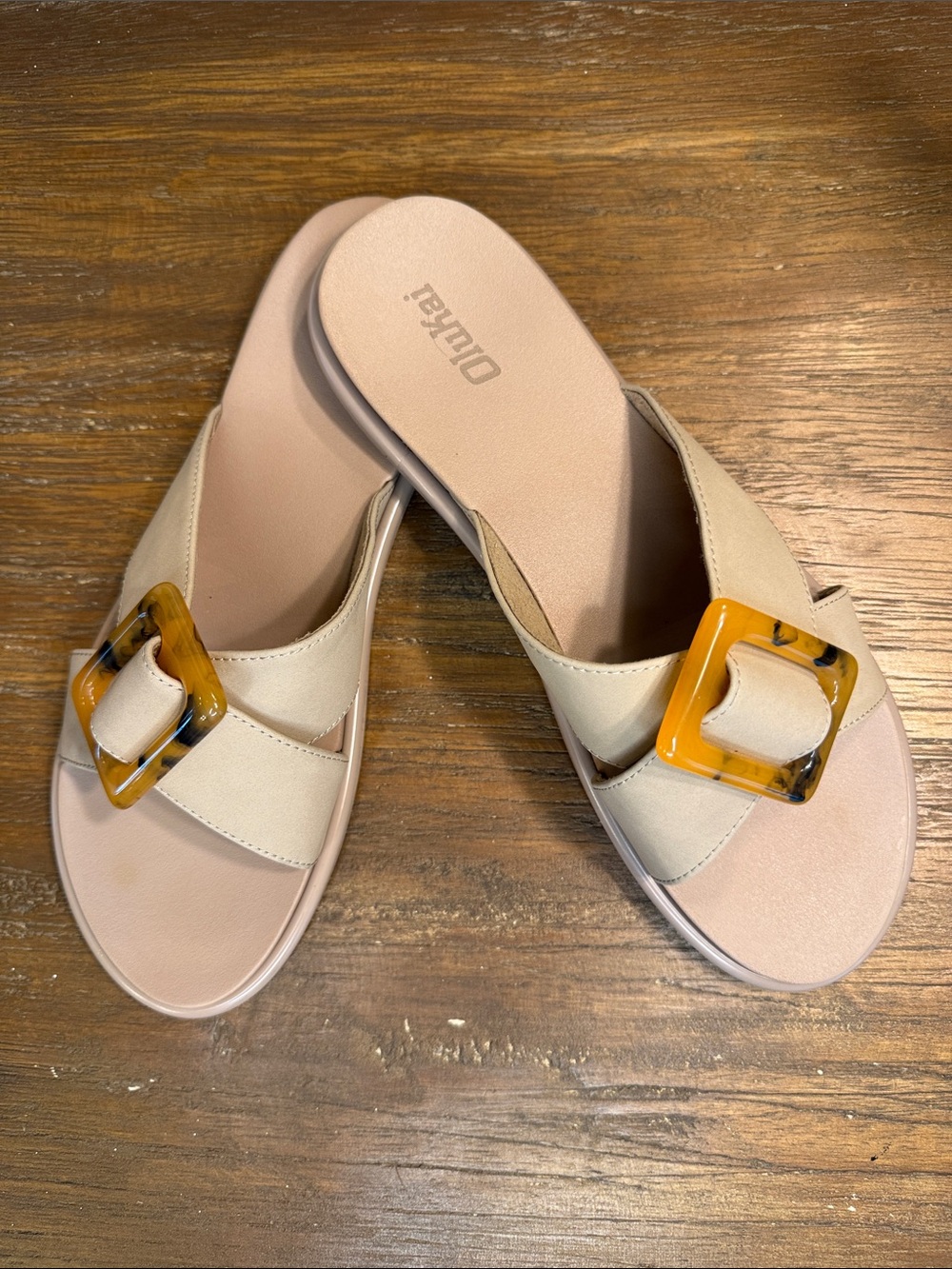 OluKai LA’I Slide with Tortoise Buckle